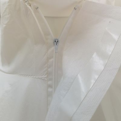 175*140cm Waterproof PP PE Type5 6 Cat3 White 60GSM Coverall for USA Market